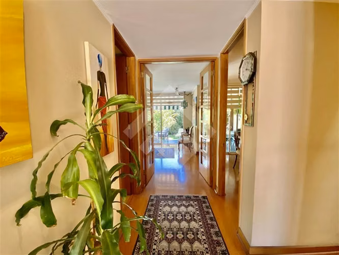 Casa en venta de 4 dorm. en La Reina