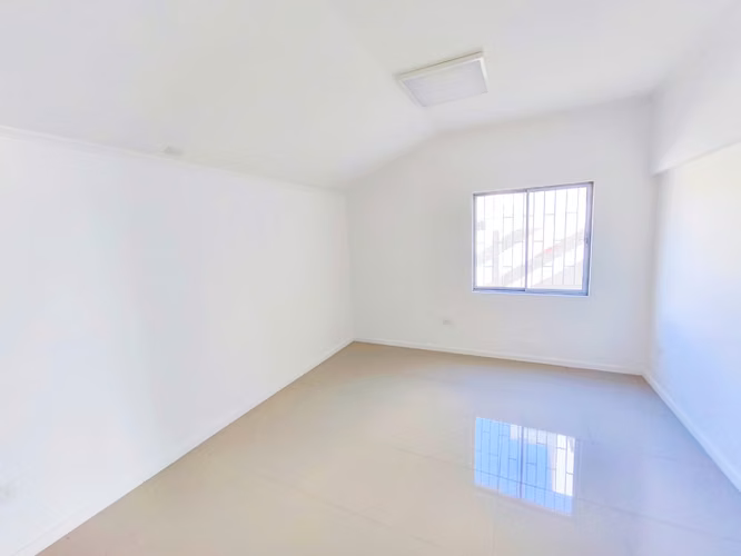 Local Comercial u Oficina 180 m2 Construidos Av. Ulriksen