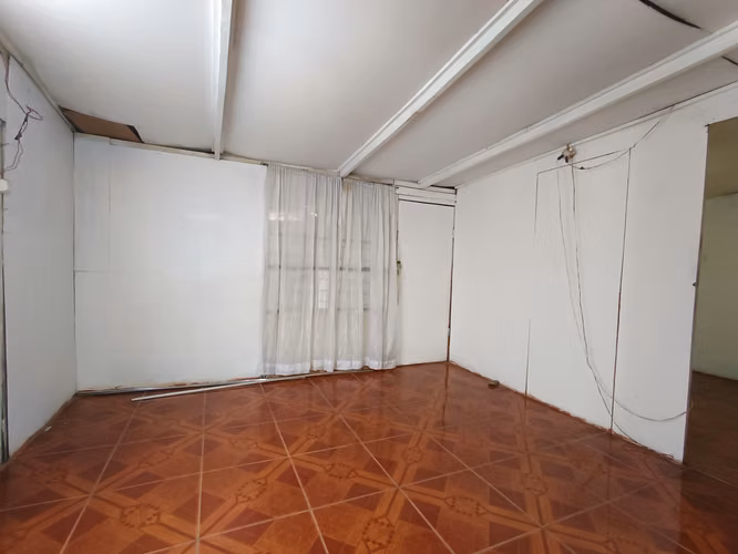 Casa de un piso lugar tranquilo y familiar.