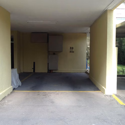 Arriendo Amplio Estacionamiento