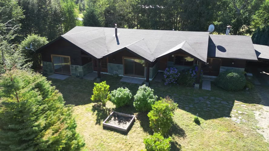 VENTA  CASA EN LAS LOMAS DE VILLARRICA 4 D 3 B QUINCHO