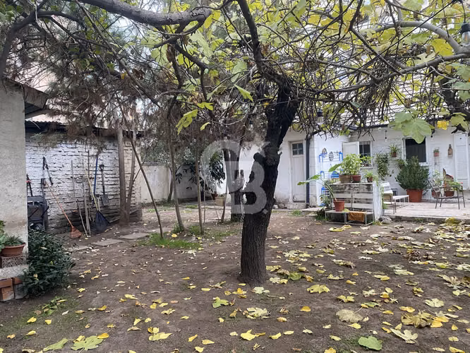 Casa  para remodelar con gran terreno Las Condes