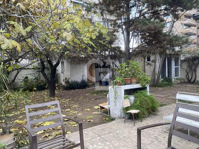 Casa  para remodelar con gran terreno Las Condes