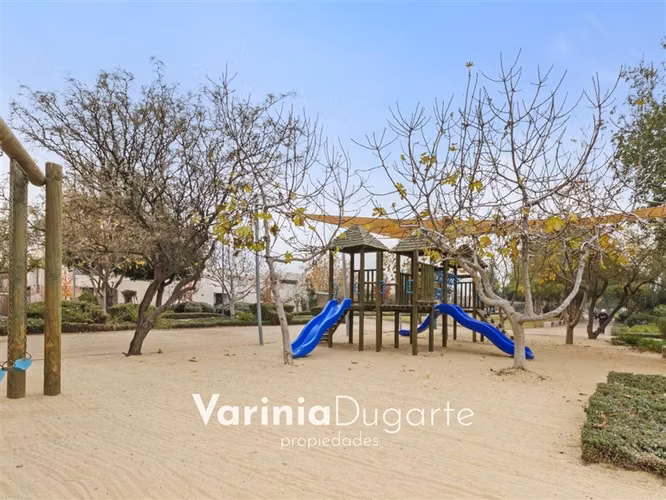 Venta casa 4 dormitorios Piscina Cond. Aguas Claras Chicureo