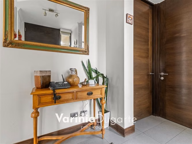 Venta casa 4 dormitorios Piscina Cond. Aguas Claras Chicureo