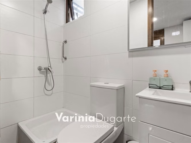 Venta casa 4 dormitorios Piscina Cond. Aguas Claras Chicureo