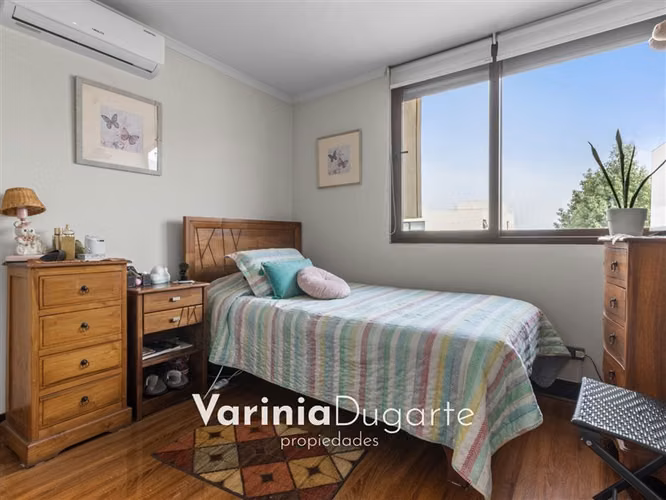 Venta casa 4 dormitorios Piscina Cond. Aguas Claras Chicureo