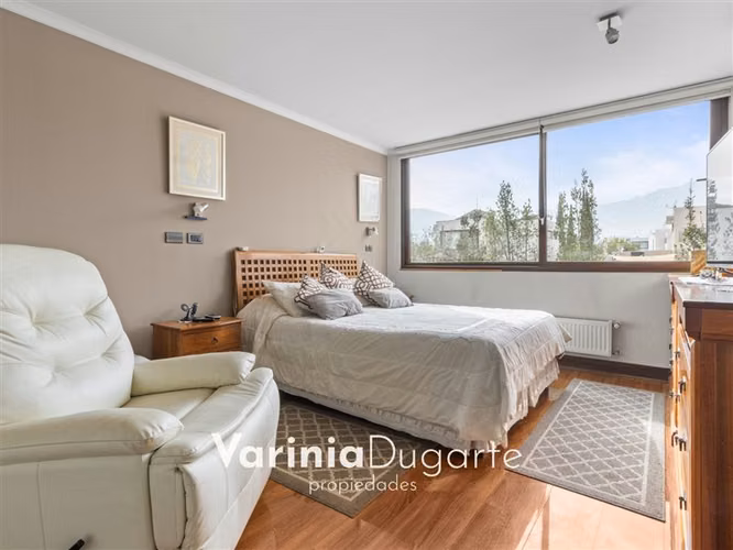 Venta casa 4 dormitorios Piscina Cond. Aguas Claras Chicureo