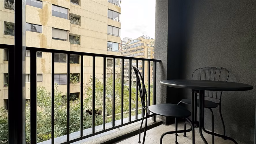 DEPARTAMENTO Entre Av El Bosque y Jorge Matte Gormaz (Frente a Plaza Rio de Janeiro / Colegio San Ignacio - Club Providencia)