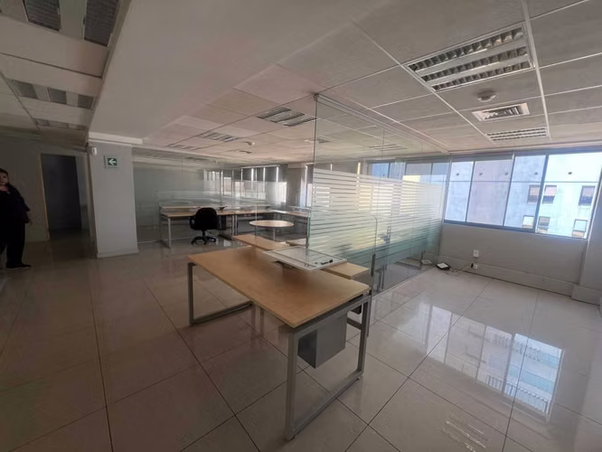 Espacio de Trabajo Amplio y Luminoso (170225)