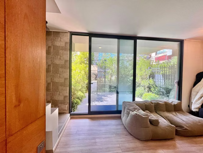 Triplex en venta de 3Dorm 3B 2Estac 1Bod (170207)