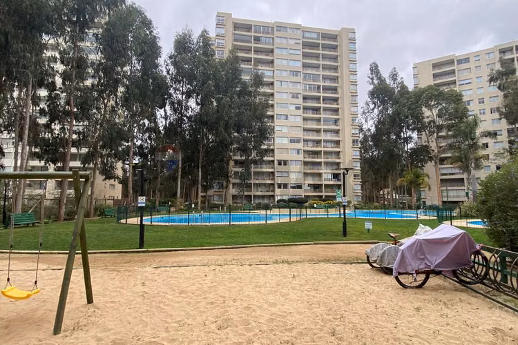 "acogedor depto. con vista y cercano a la playa"