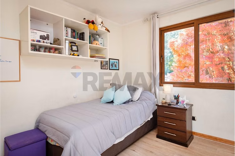 Arriendo en las pircas de chicureo 5 d-4 b + ss