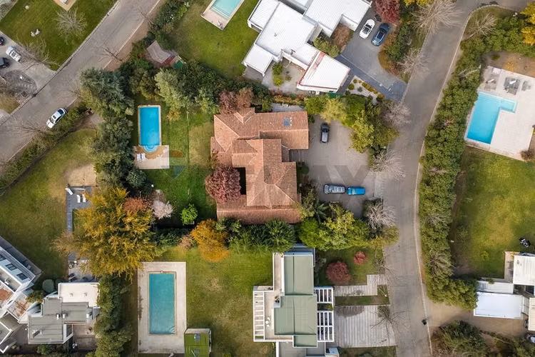 Arriendo en las pircas de chicureo 5 d-4 b + ss