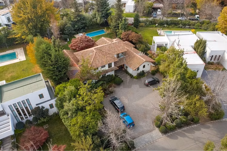 Arriendo en las pircas de chicureo 5 d-4 b + ss