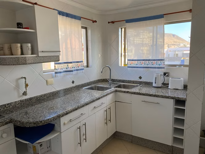 Bello, lujoso y moderno departamento amoblado (170194)