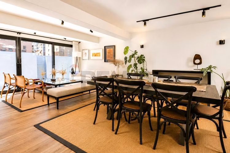Exclusivo departamento remodelado con patio