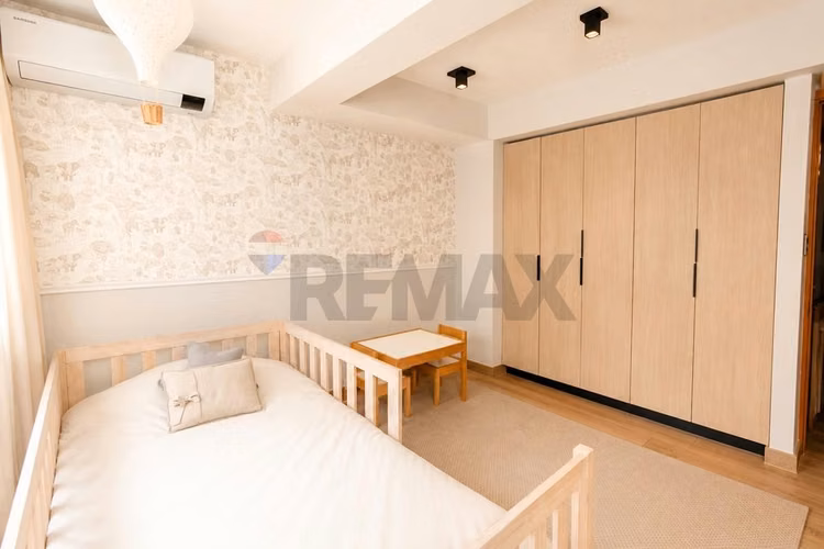 Exclusivo departamento remodelado con patio - Imagen 24