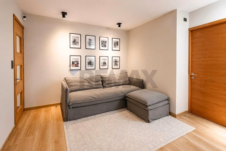 Exclusivo departamento remodelado con patio - Imagen 14