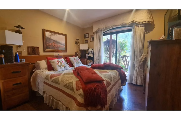 Casa en pirque con gran terreno de 2 parcelas