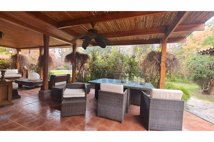 Casa en pirque con gran terreno de 2 parcelas