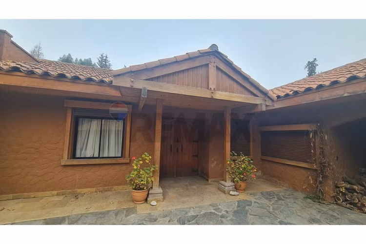 Casa en pirque con gran terreno de 2 parcelas