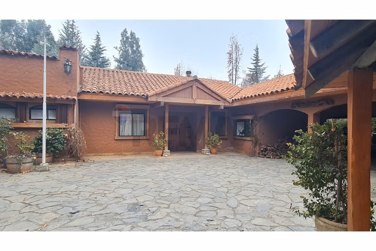 Casa en pirque con gran terreno de 2 parcelas