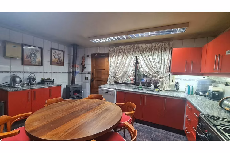 Casa en pirque con gran terreno de 2 parcelas