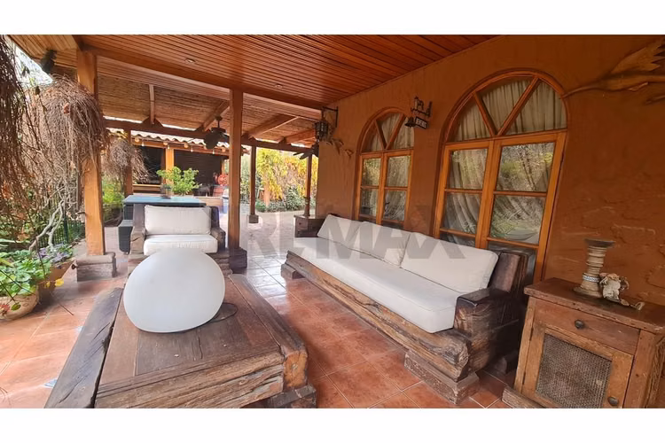 Casa en pirque con gran terreno de 2 parcelas