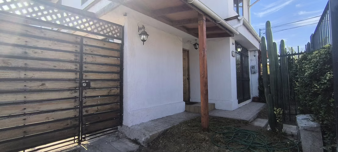 EN VENTA CASA REMODELADA 5 DORMIT SANTA AMALIA  LA FLORIDA