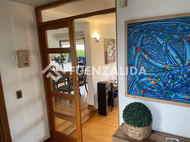 Casa en venta de 4 dorm. en Peñalolén