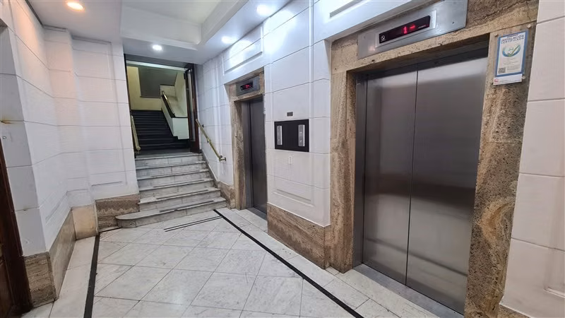 Oficina Arriendo Santiago La Moneda, Privado, Baño, Recep.