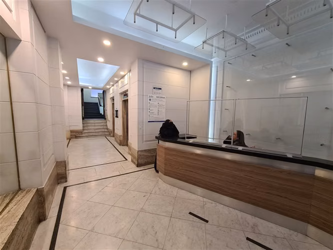 Oficina Arriendo Santiago La Moneda, Privado, Baño, Recep.