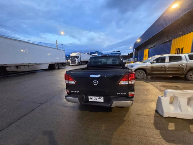 Vendo o.permuto camioneta Mazda BT-50