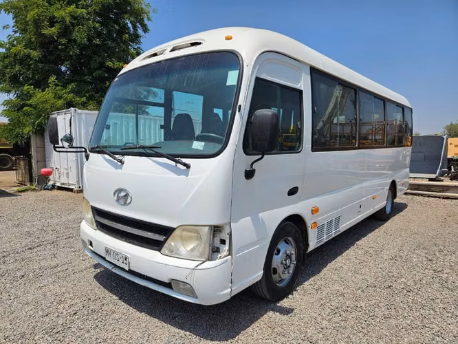 Mini bus marca Hyundai muy buen estado operacional