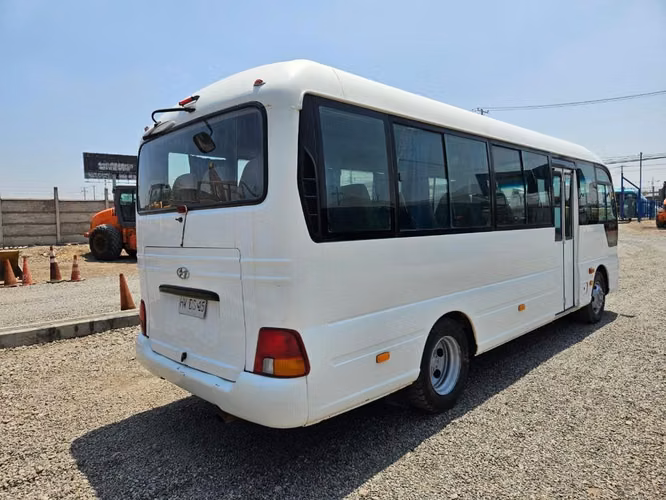 Mini bus marca Hyundai muy buen estado operacional