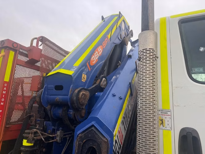 Camion pluma impecable estado
