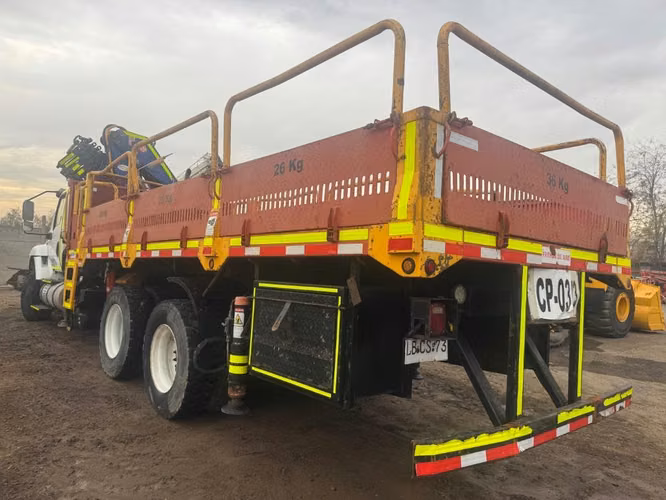 Camion pluma impecable estado