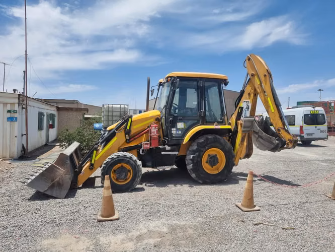 ARRIENDO RETROEXCAVADORA