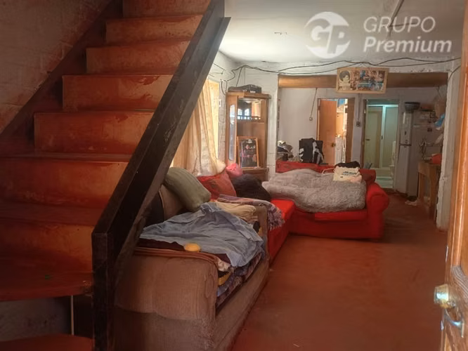 Casa en Pasaje Cerrado 4 Hab y Estacionamiento en Maipu