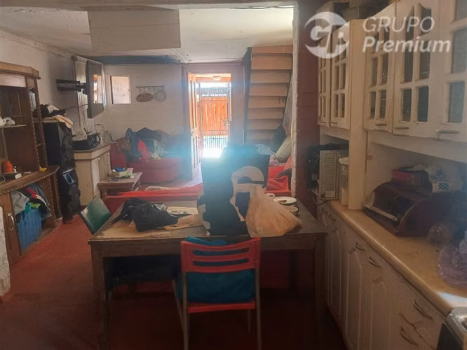 Casa en Pasaje Cerrado 4 Hab y Estacionamiento en Maipu
