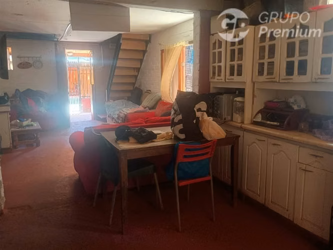 Casa en Pasaje Cerrado 4 Hab y Estacionamiento en Maipu