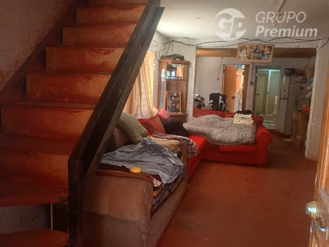 Casa en Pasaje Cerrado 4 Hab y Estacionamiento en Maipu