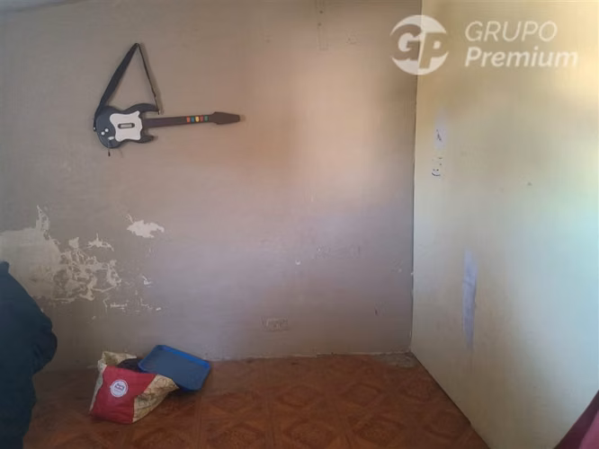 Casa en Pasaje Cerrado 4 Hab y Estacionamiento en Maipu