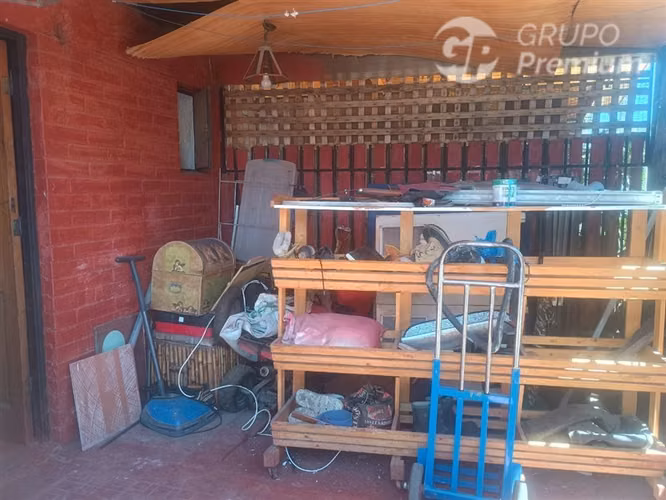 Casa en Pasaje Cerrado 4 Hab y Estacionamiento en Maipu