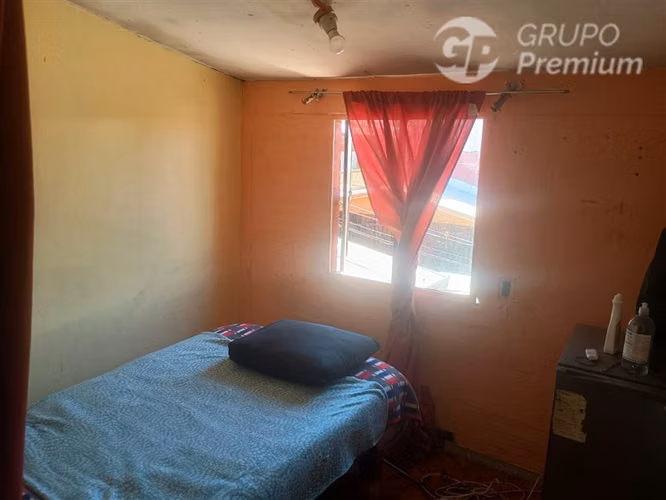 Casa en Pasaje Cerrado 4 Hab y Estacionamiento en Maipu