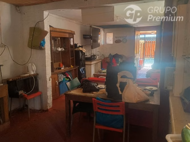 Casa en Pasaje Cerrado 4 Hab y Estacionamiento en Maipu