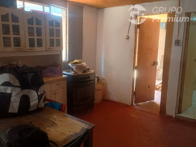 Casa en Pasaje Cerrado 4 Hab y Estacionamiento en Maipu