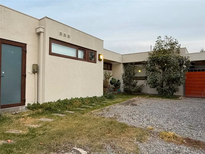 Venta Casa Mediterránea un piso en Santa Elena Chicureo