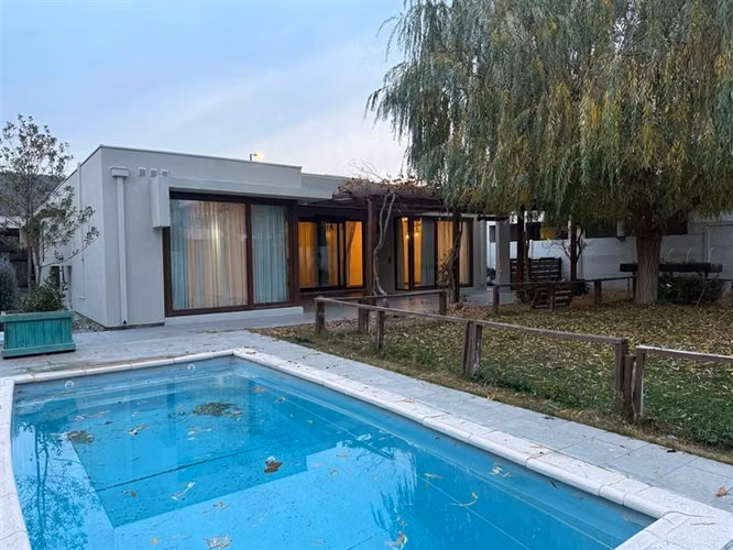 Venta Casa Mediterránea un piso en Santa Elena Chicureo
